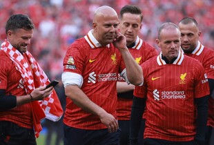 Арне Слот став першим голландським тренером, який виграв Прем'єр-лігу з 