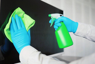 Чим можна і не можна протирати телевізор: поради для догляду