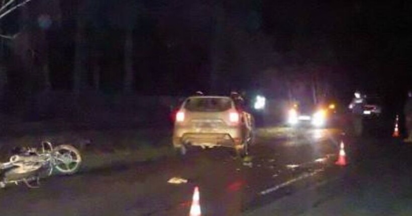 На Житомирщині Duster зіткнувся з мотоциклом: подробиці ДТП