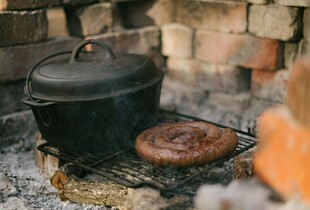 Як приготувати домашню ковбасу - три перевірені рецепти до свят