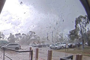 Торнадо пронісся Техасом: пошкоджено понад 100 будинків (відео)