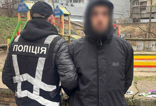 У Києві чоловік торгував наркотиками під виглядом шоколадок: вартість товару перевищує 1 млн грн