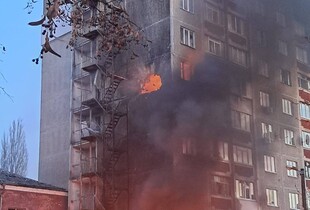 Російський дрон поцілив в житлову багатоповерхівку в Чернігові