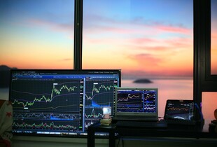 Світові ринки лихоманить: акції і облігації просіли на тлі війни з Іраном