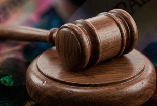 Зґвалтував п'ятирічну дівчинку за $100: чоловік отримав максимальне покарання