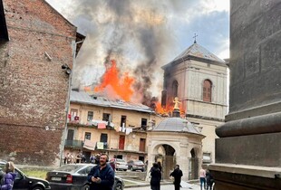Вибух у Львові: дрон поцілив в житловий будинок в центрі міста (відео)