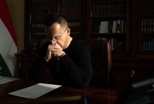 Сіярто звинуватив Україну у програші Орбана на парламентських виборах