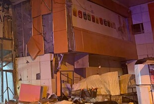 Противник атакував ударним безпілотником ТРЦ у Сумах: відомо про трьох загиблих