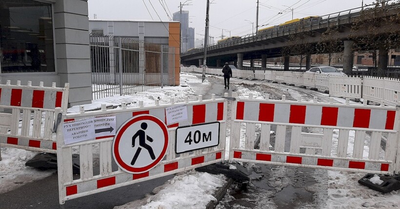 Просідання ґрунту поблизу метро 