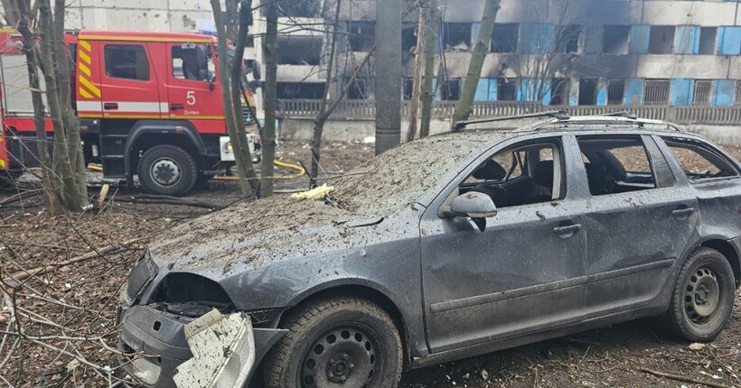 Атака на Дніпро: лікарі пологового врятували пацієнток та немовлят