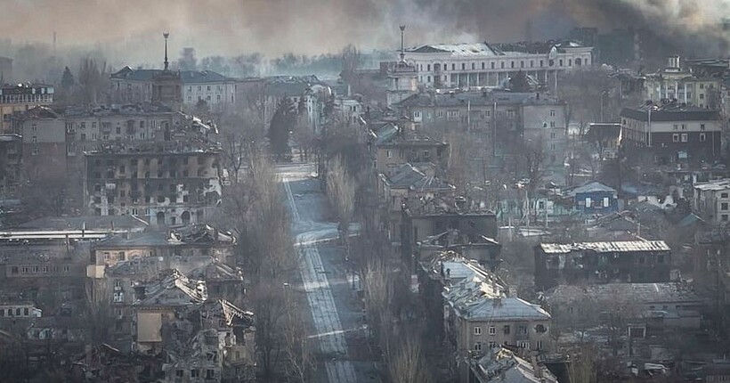 У Маріуполі пролунали потужні вибухи: що відомо